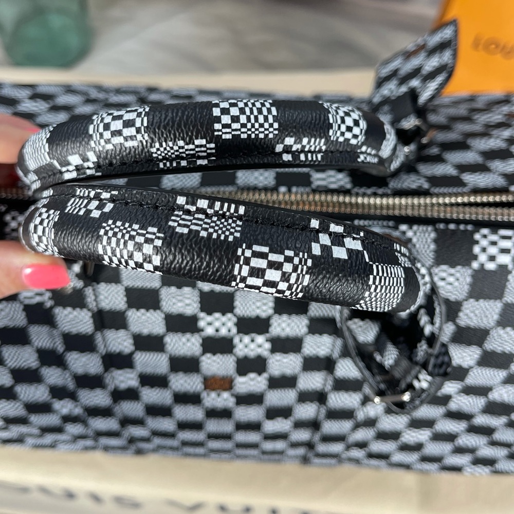 ❌SOLD❌ 🎉HP🎉Louis Vuitton Limited Edition Keepall - Picture 8 of 16